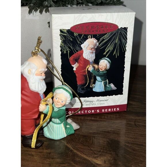 Hallmark Keepsake Ornament - MR. AND MRS. CLAUS, A FITTING MOMENT (1993) VINTAGE - Picture 6 of 6